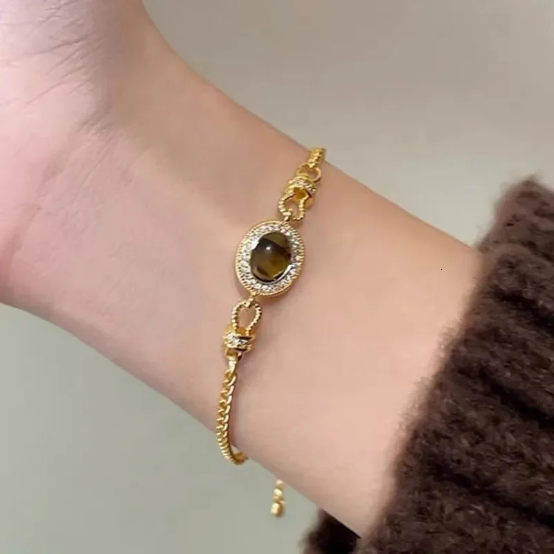 French Retro Womens Natural Gemstone Jewelry Set Dubai Jewelry Womens Jewelry Set 241031