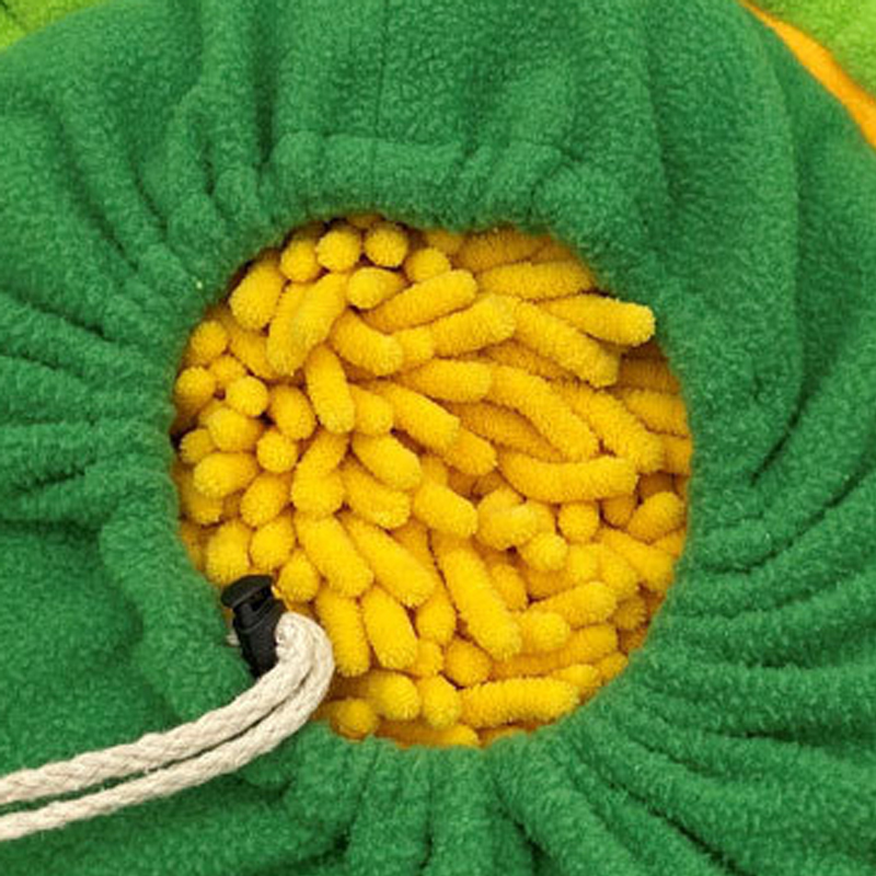 pet sniffing mat, pulling out radish, preventing choking and eating slowly, consuming energy, interactive puzzle mat training