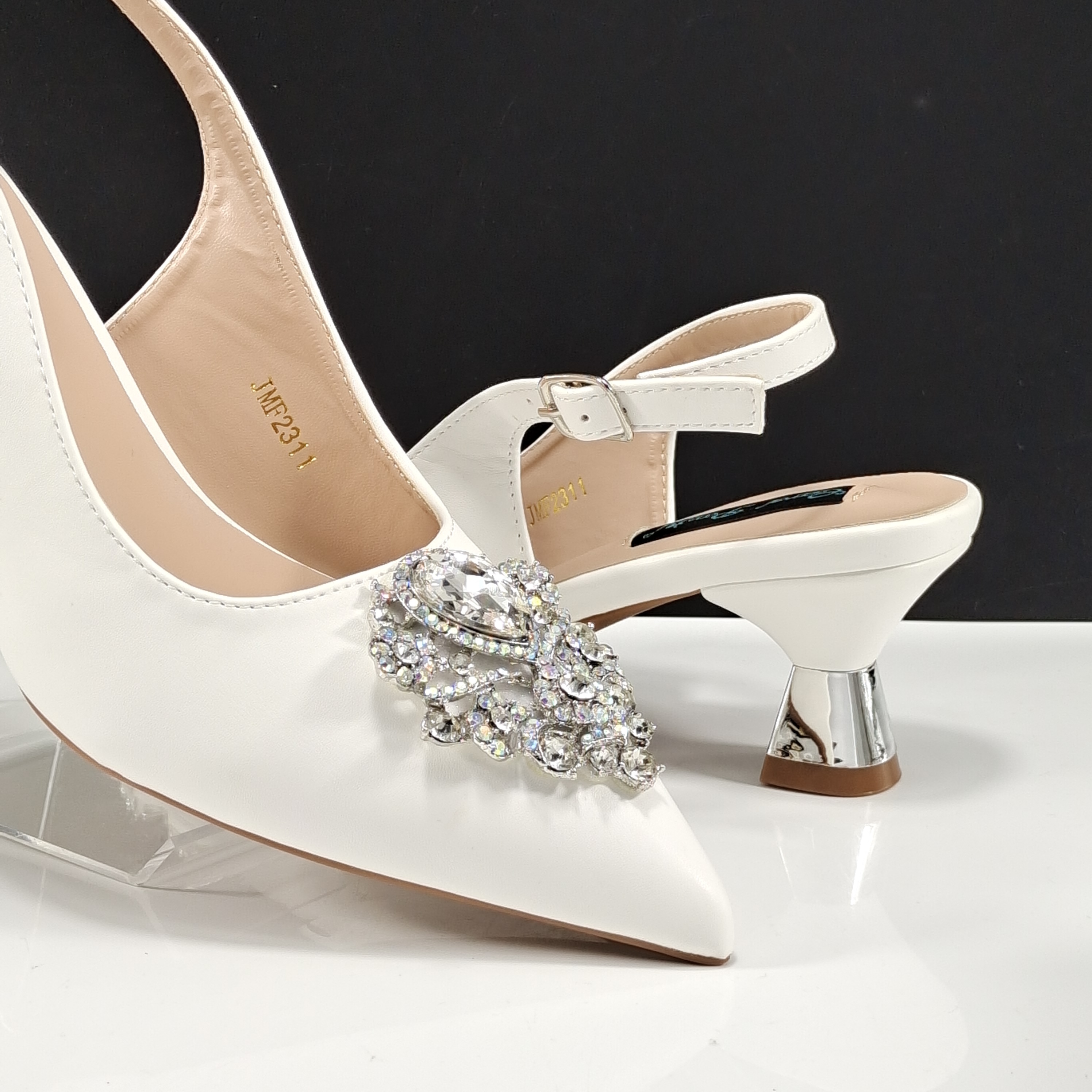 QSGFC 2024 Italian Design Girly Style White Color Pointed Toe Wedding Shoes And Full Dia Decoration Handle Bag