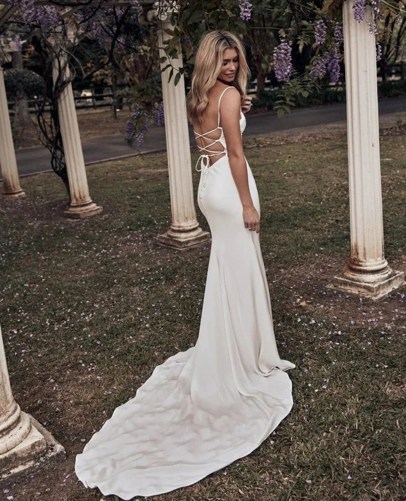 2024 Sexy Backless Mermaid Wedding Dresses Bridal Gown Spaghetti Straps Criss Cross Ruffles Satin Sweep Train Custom Made Beach Country Plus Size Vest
