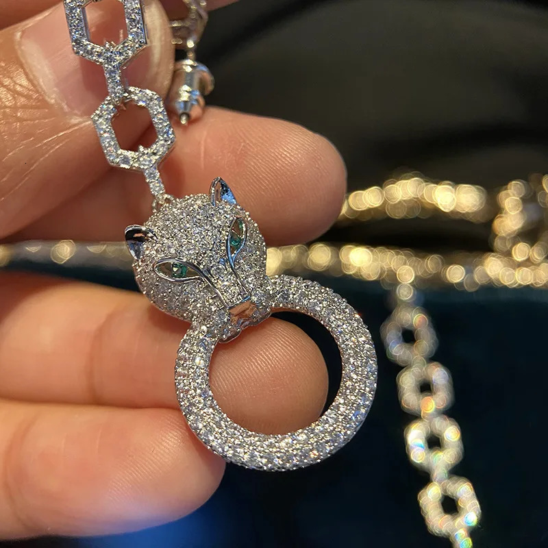 European and American fashion jewelry animal leopard pendant earrings elegant womens wedding party accessories 241031