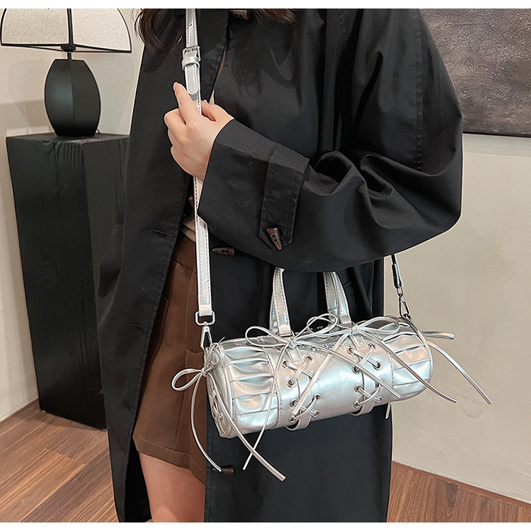 Punk rivet motorcycle women's minimalist style, drawstring, bow tie, stick bag, sweet, cool, spicy girl, hand-held dinner bag