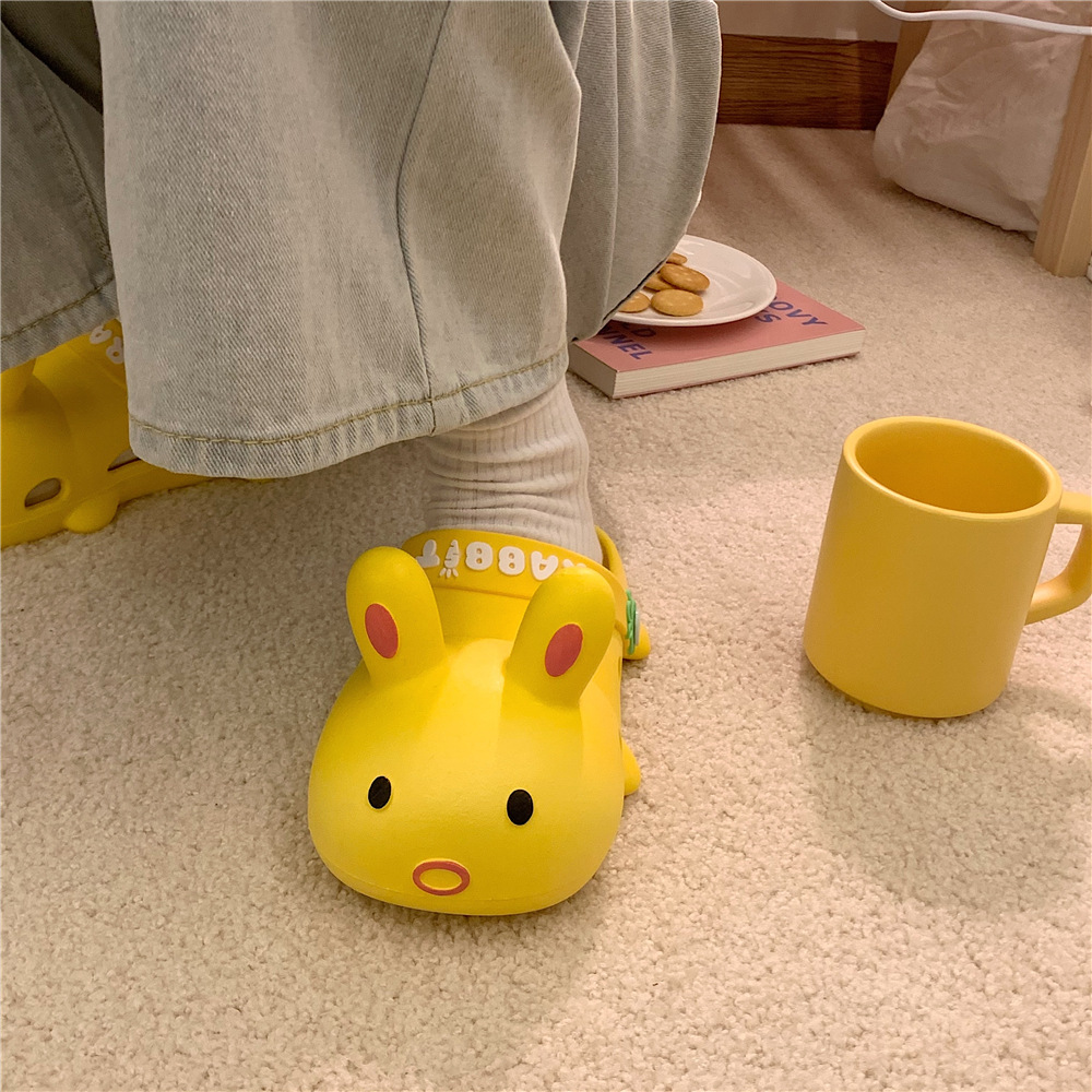 2024 New Slippers Ladies Summer Shoes Cartoon Bunny Fashion slippers Indoor Street Sandals Girls Beach shower slide