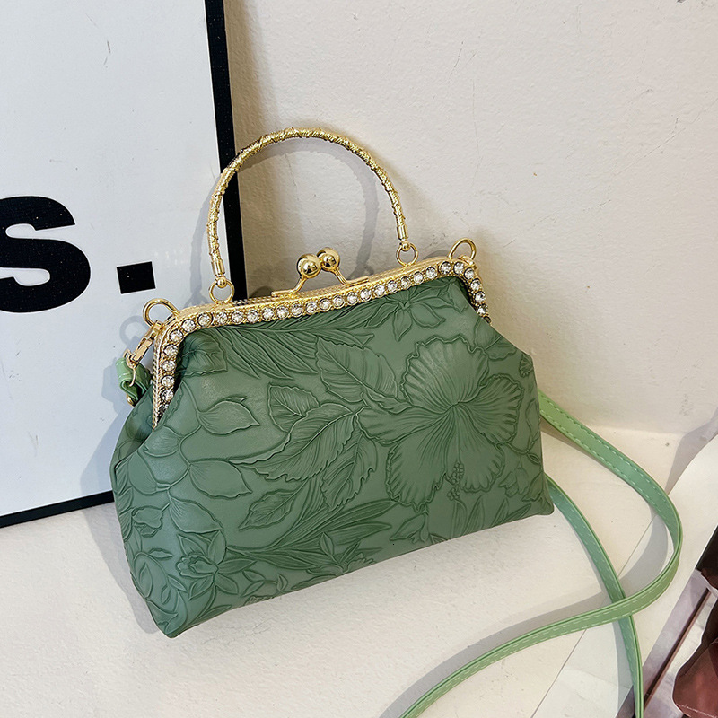 Fashion clip on banquet women's handbag 2024 new artistic Chinese style cheongsam middle-aged single shoulder crossbody bag