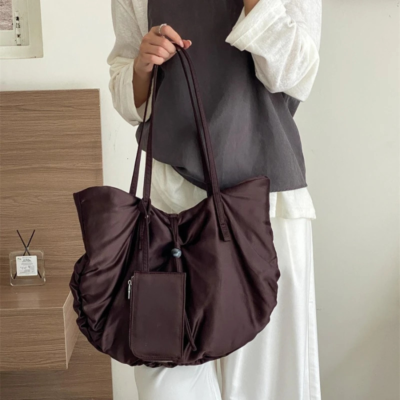 Casual Handbag High Quality Large Capacity Shoulder Bag for Commuting Shopping Exquisite and Practical Hand Bags Women 241029