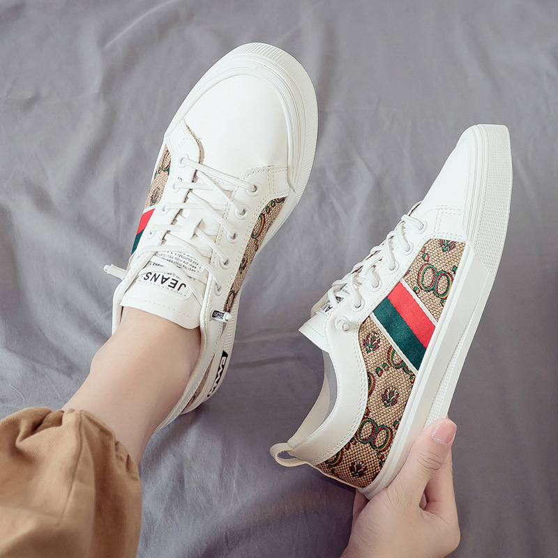 2024 New Summer White Korean Edition Trendy Men's Versatile Embroidered Little Bee Board Shoes Athletic & Outdoor Shoes