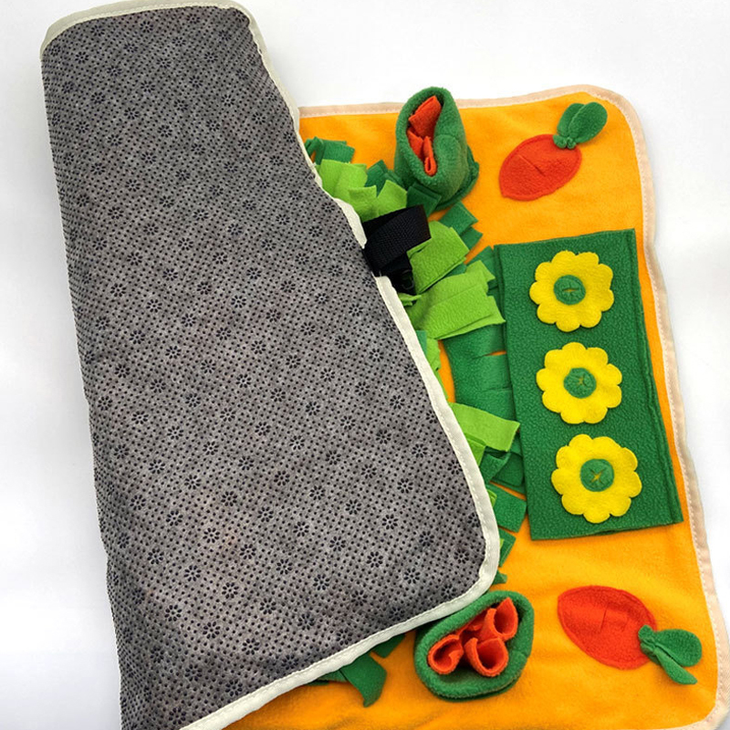 pet sniffing mat, pulling out radish, preventing choking and eating slowly, consuming energy, interactive puzzle mat training