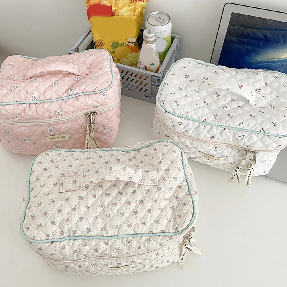 Korean Cute Makeup Bag Portable Zipper Makeup Wallet Quilted Clutch Handbag Large Capacity Flower Printed Womens 241031