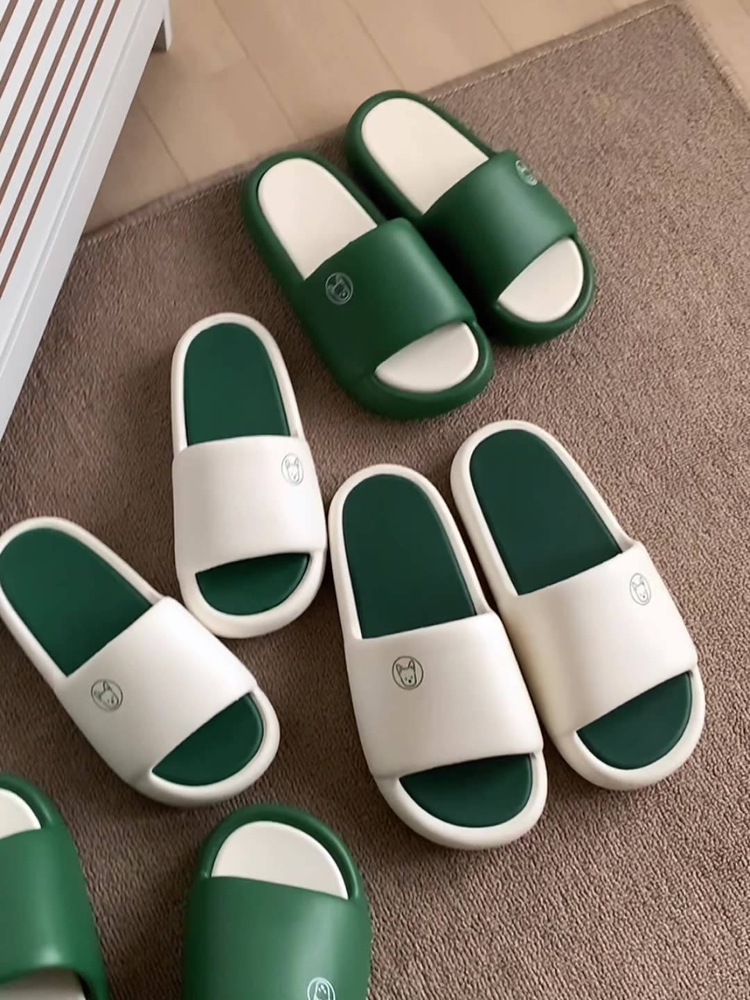 Soft cloud slippers new color matching slippers women's slide shoes indoor family platform slippers women's summer beach non-slip sandals