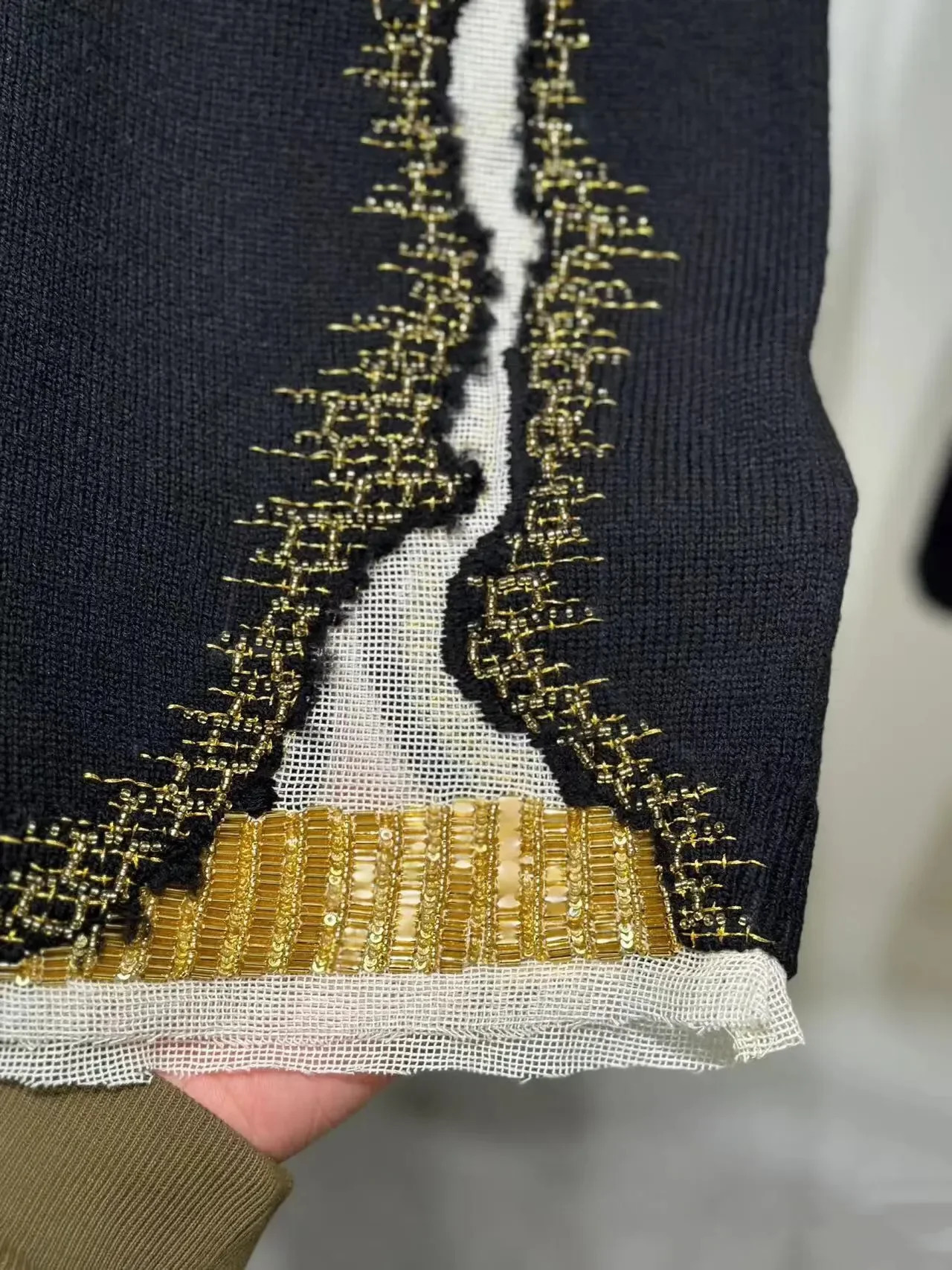 Womens beaded round neck long sleeved sweater knitted Sweatshirt Top Women Female Clothing Blouse 241029