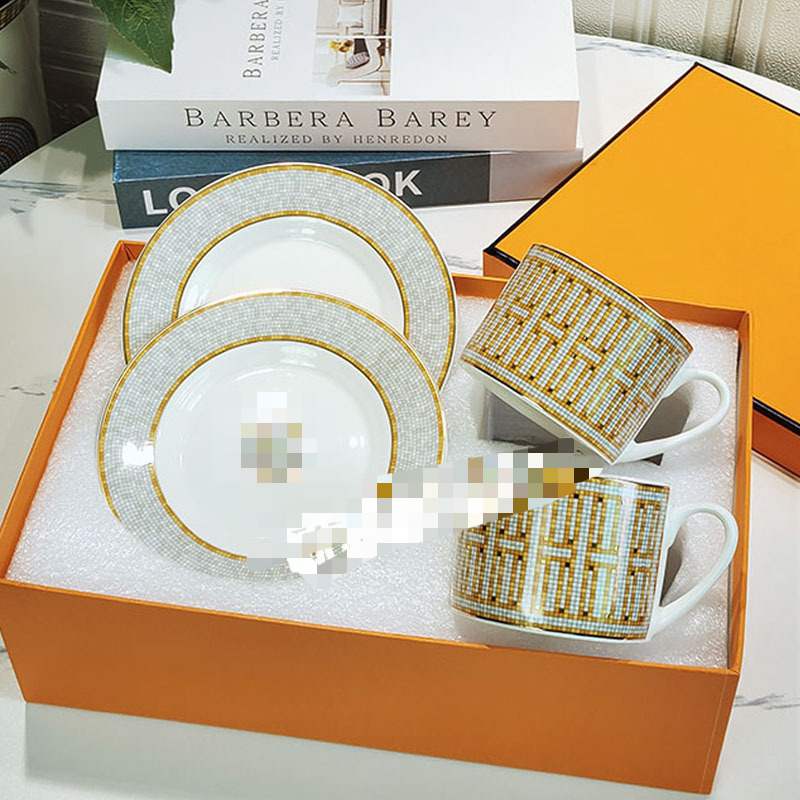 Fashion coffee cup set European afternoon tea set, black tea cup coffee 2 cups 2 plates gift box High-end