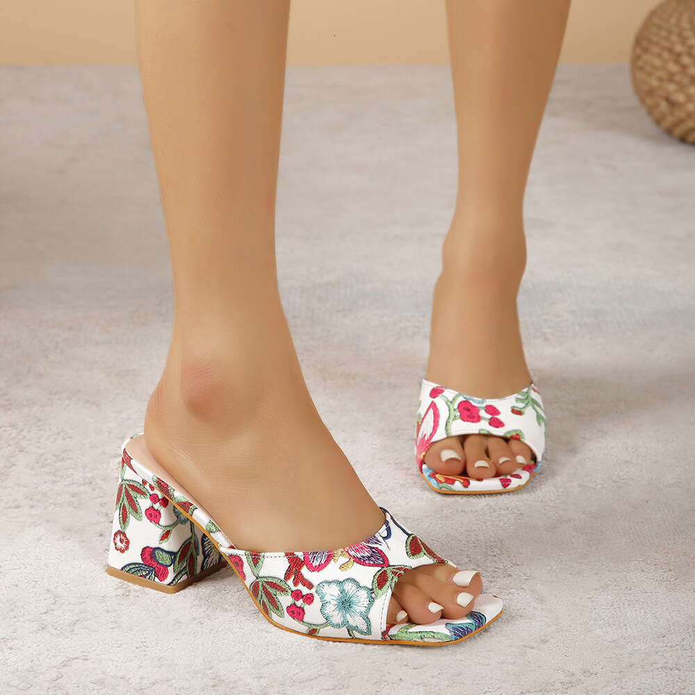 Hot fashion trend thick heeled women's shoes, leather floral light luxury sandals, high heels, wearing fish mouth sandals on the outside for wome