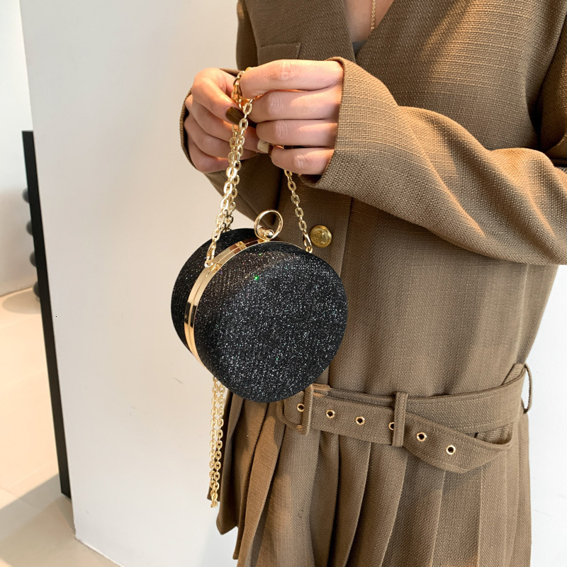 New women's high-end beauty banquet texture simple and fashionable single shoulder fashionable multifunctional woven crossbody bag