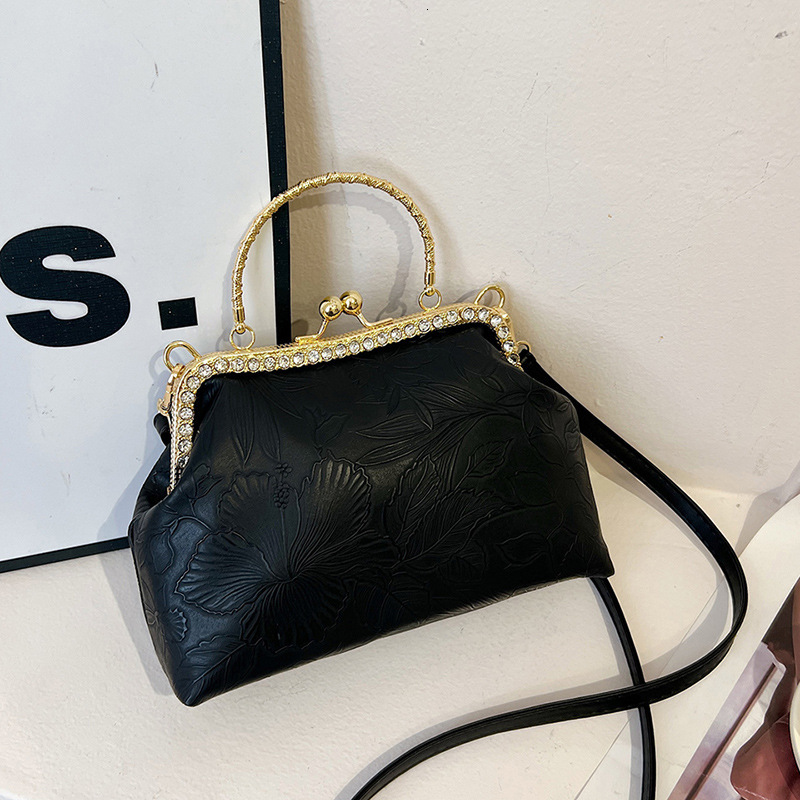 Fashion clip on banquet women's handbag 2024 new artistic Chinese style cheongsam middle-aged single shoulder crossbody bag