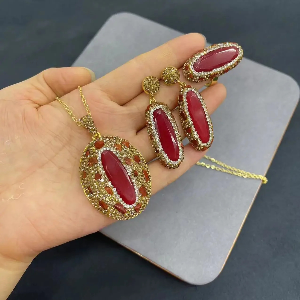 Wholesale of natural gemstones Malay jade tourmaline rough stones jewelry sets vintage fashion light jewelry 241031