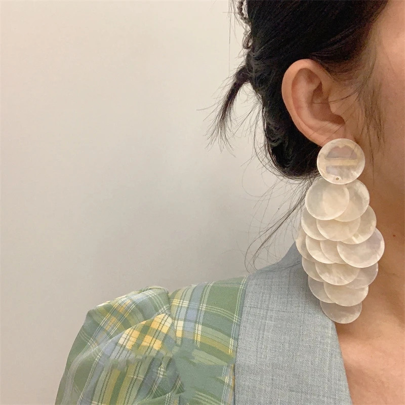 Bohemian bead shell earrings suitable for womens weddings resin crystal earrings natural stone leaf womens pendant earrings 241031