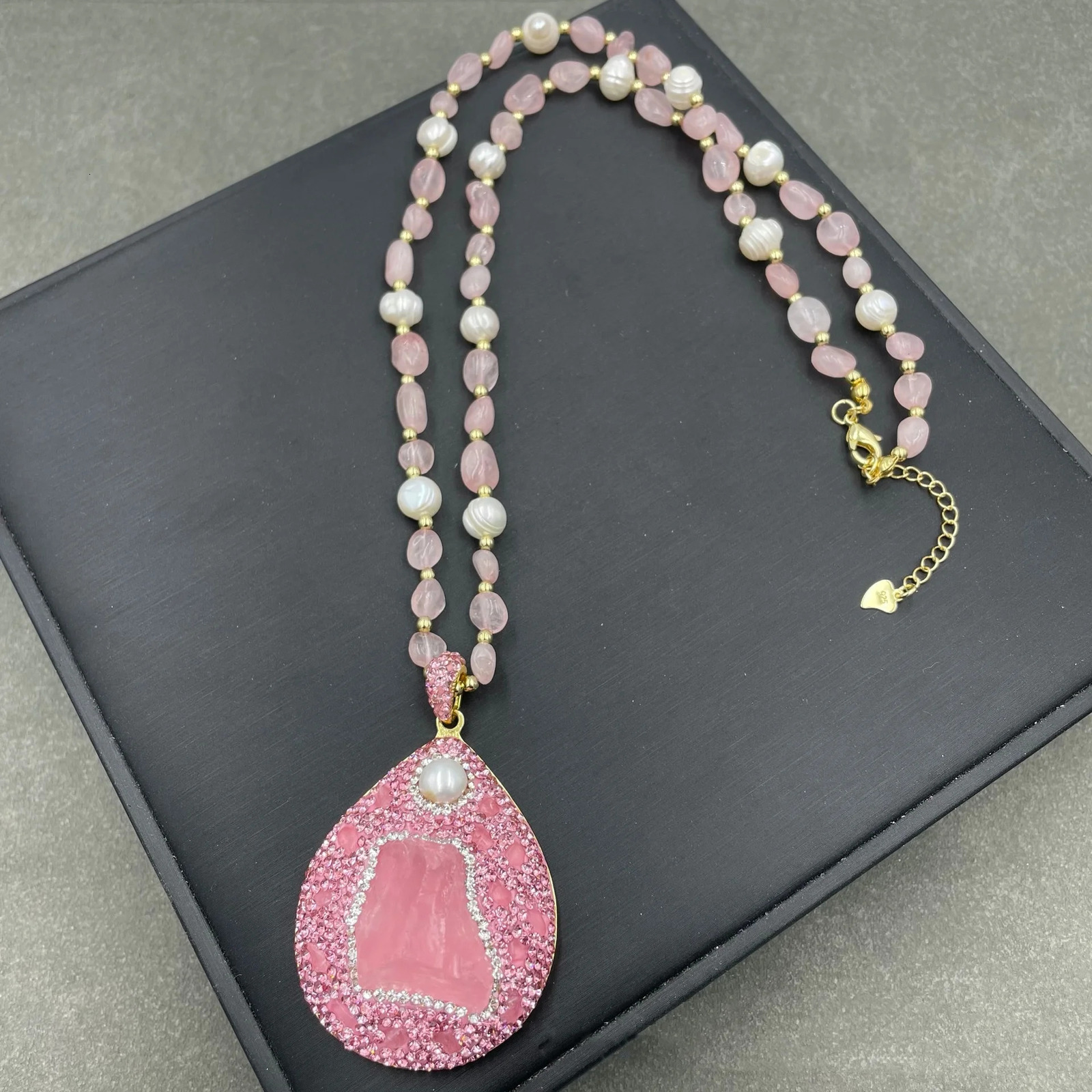 ST030 Natural Rose Quartz Freshwater Pearl Niche Personalized Primitive Stone Inlaid Bead Chain Gold Plated Four Piece Set 241031