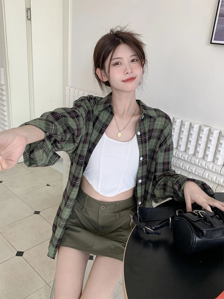 Retro classic plain weave womens bag shirt with lapel and long sleeved womens top for spring and summer BF retro oversized fashion 241031