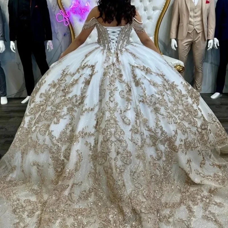 Luxury Light Champagne Shiny Spaghetti Strap Quinceanera Dresses Princess Ball Gown Appliques Lace Beads Tull Sweet 16 Dress Vestidos 15 De Anos