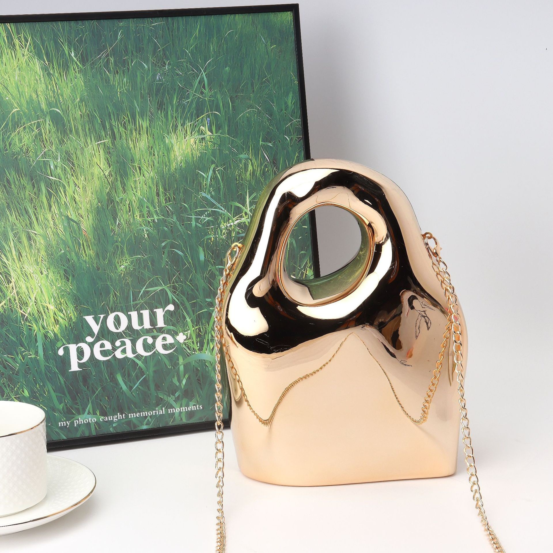 New bucket shaped acrylic single shoulder diagonal cross dinner bag, fashionable and high-end multifunctional women's bag
