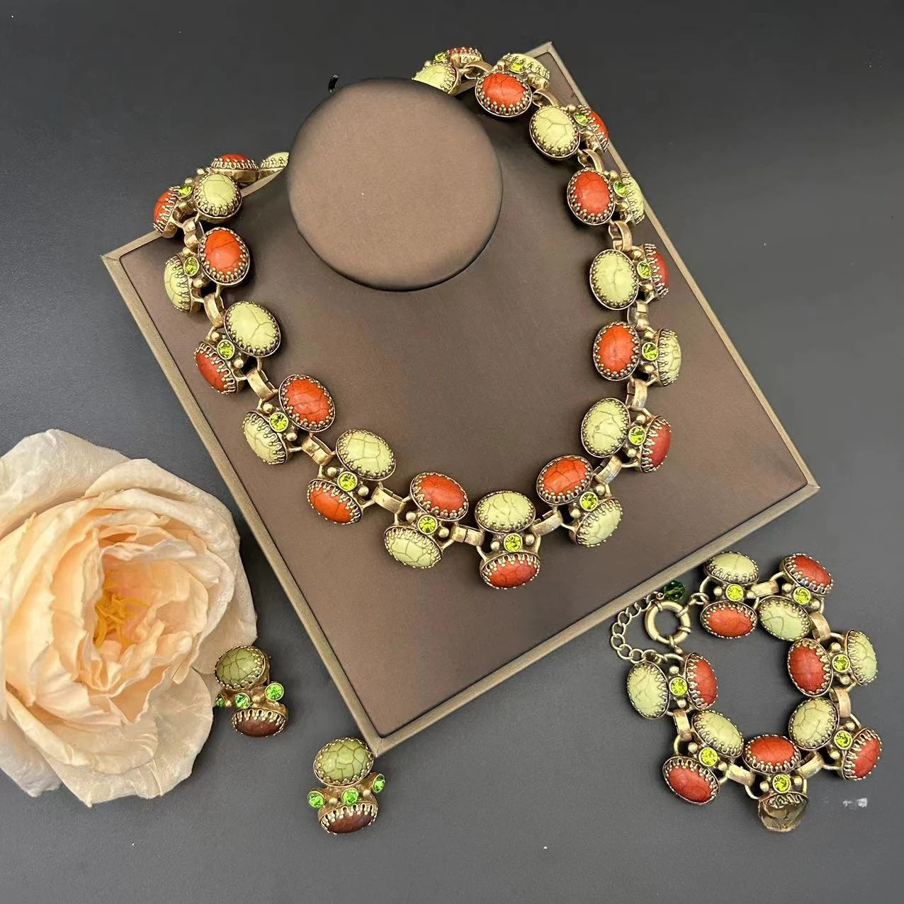 European and American literature and art retro heavy industry niche n high-end fashion natural stone necklace earrings brooch 241031