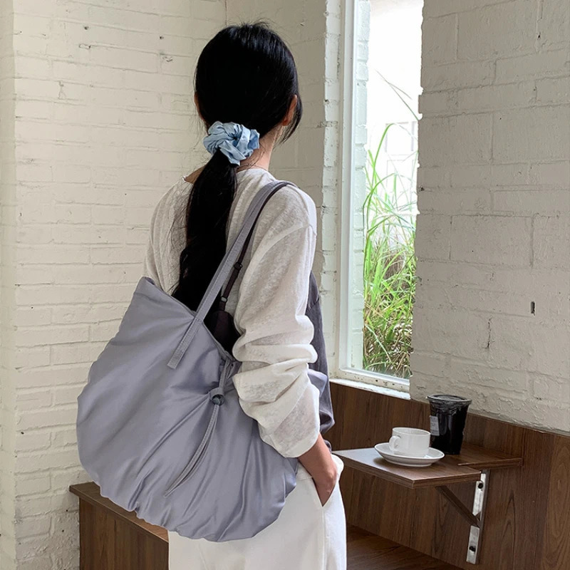 Casual Handbag High Quality Large Capacity Shoulder Bag for Commuting Shopping Exquisite and Practical Hand Bags Women 241029