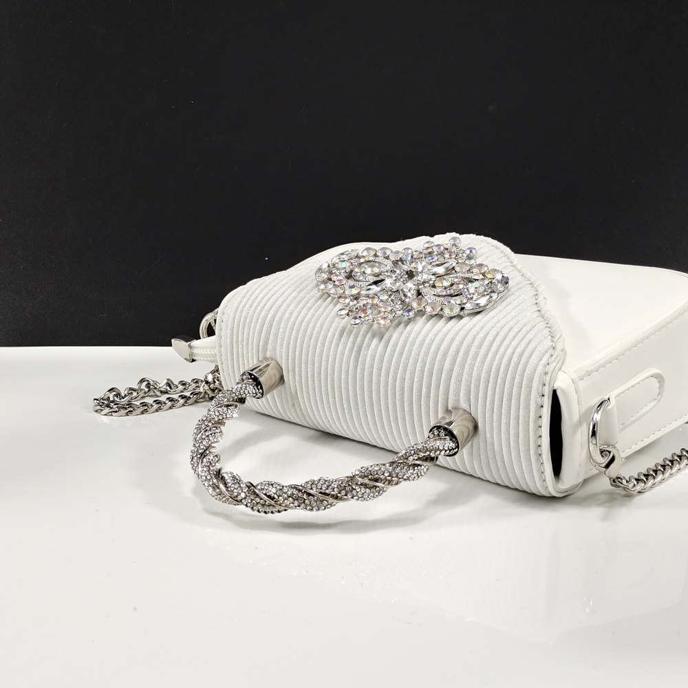 QSGFC 2024 Italian Design Girly Style White Color Pointed Toe Wedding Shoes And Full Dia Decoration Handle Bag
