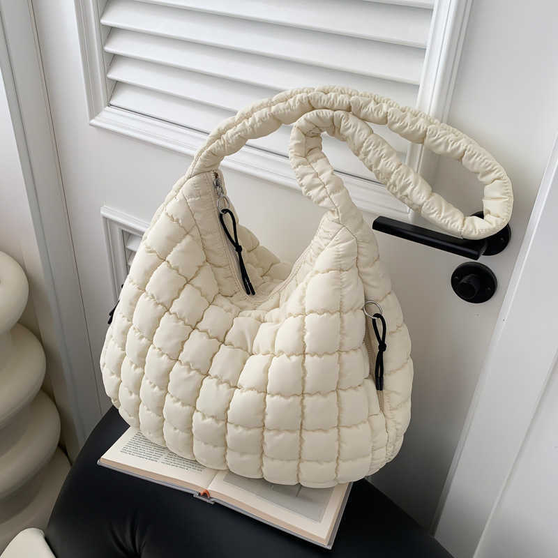 CMM Bubble Commuter Leisure Tote Bag New Embroidered Thread Filled Cotton Down Single Shoulder Large Capacity Underarm Cross Shoulder Bag