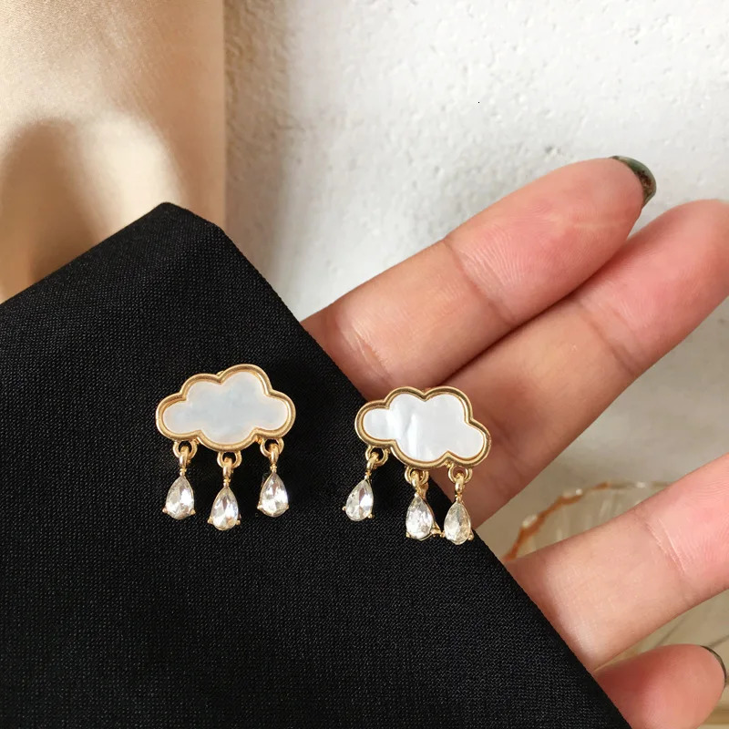 Korean Style Trend Earrings Creative Retro Cloud Lightning Asymmetric Dangle Earring Girl Wedding Party Sweet Jewelry Gifts 241031