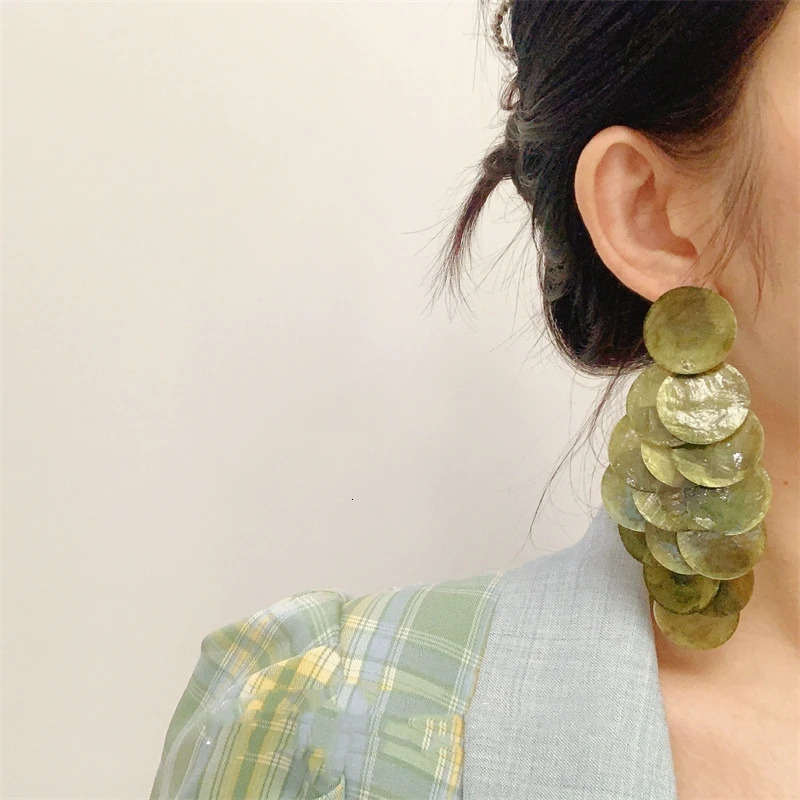 Bohemian bead shell earrings suitable for womens weddings resin crystal earrings natural stone leaf womens pendant earrings 241031