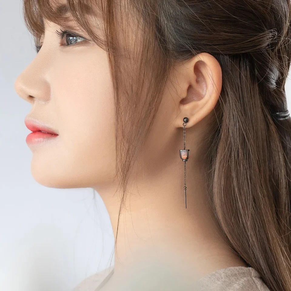 Thaya 100% S925 sterling silver womens pendant earrings retro pendant earrings pearl lamp fashionable earrings womens exquisite jewelry 241031