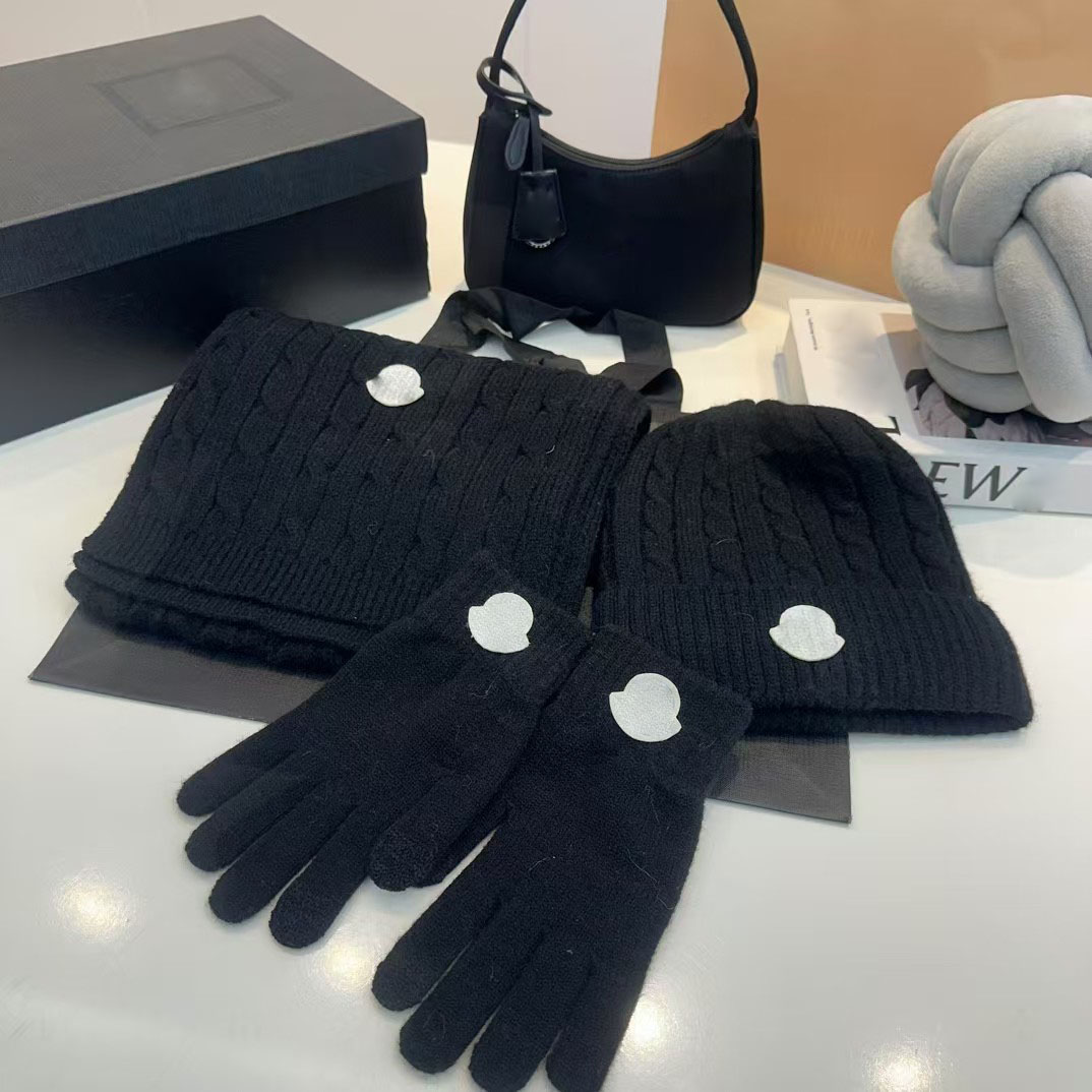 Womens designer loves designer women men gloves Letter Winter glove free Cashmere motion high quality gloves Warm waterproof gloves Outdoor mobile phone UG2 te