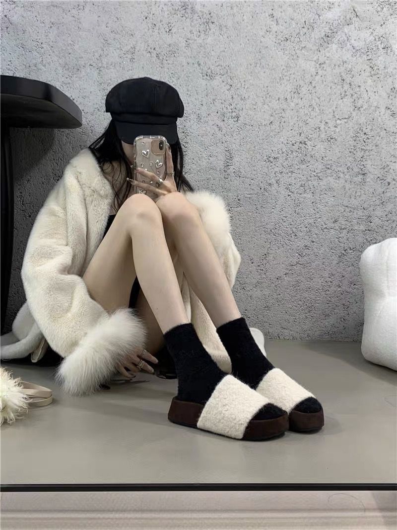 2024 New Flip-flops Female Summer Ins Fashion Fashion Outside To Wear Cleats Net Red Beach Sandals Spot