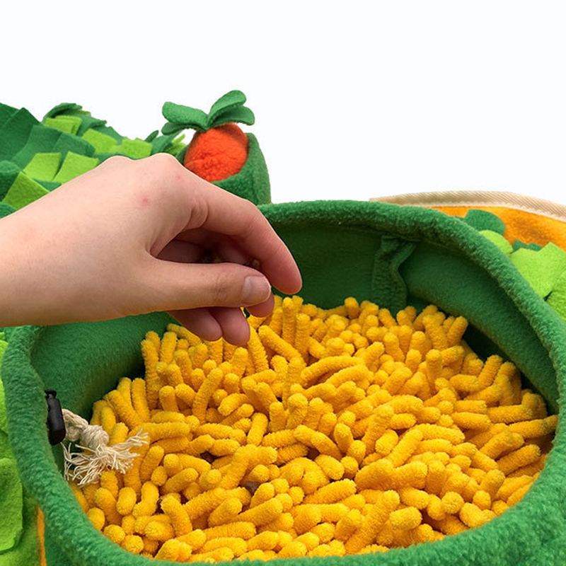 pet sniffing mat, pulling out radish, preventing choking and eating slowly, consuming energy, interactive puzzle mat training