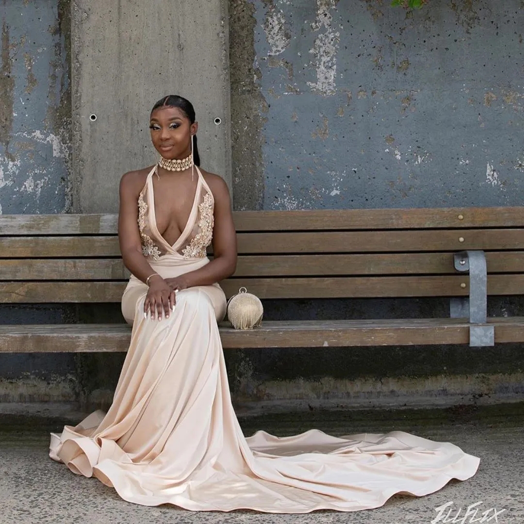 Charming Beaded Backless Mermaid Prom Dresses Deep V Neck Lace Appliqued Evening Gowns Sweep Train Satin Formal Dress