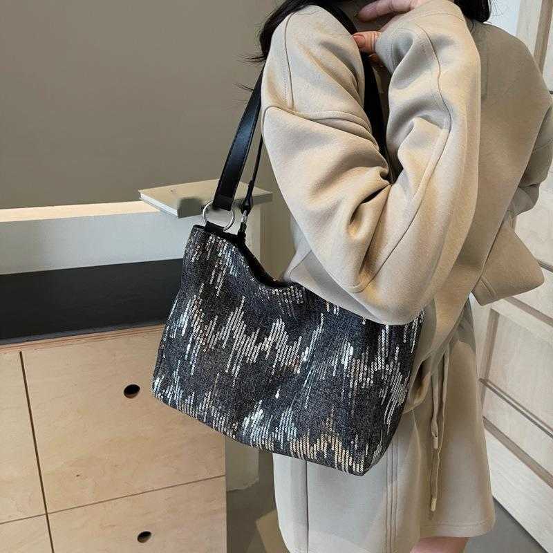 CMM Womens Large Capacity Sequined Hand Held Commuting Tote Bag New Fashion Niche Design Autumn and Winter Bag