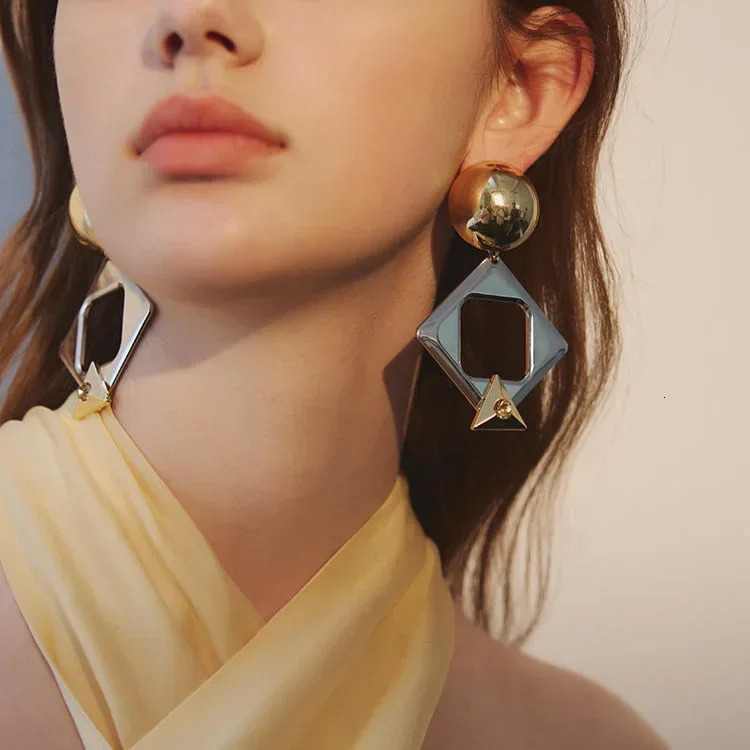 Hyperbole Square Pendant Earrings Womens Geometric Hollow Smooth Gloss Gold Silver Large Pendant Earrings 241031