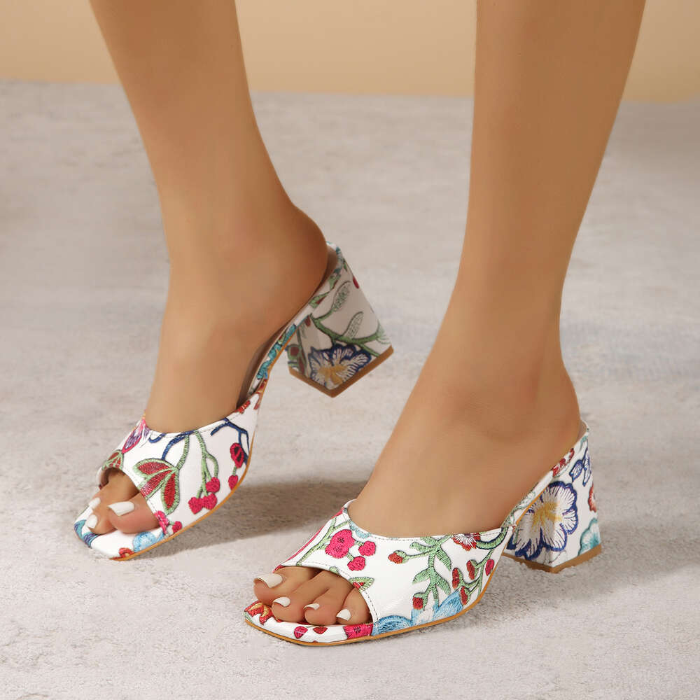 Hot fashion trend thick heeled women's shoes, leather floral light luxury sandals, high heels, wearing fish mouth sandals on the outside for wome