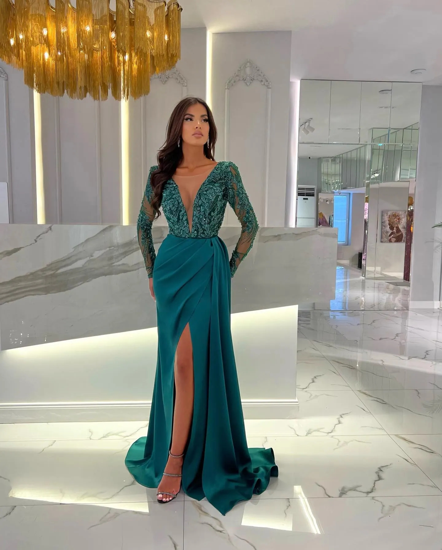 Elegant Sheath Green Evening Dresses Illusion V Neck Sleeves Beading Party Prom Split Long Dress for special ocn
