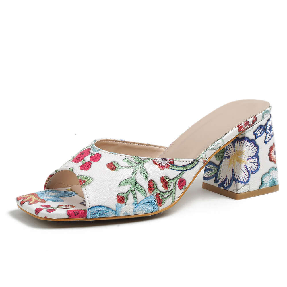 Hot fashion trend thick heeled women's shoes, leather floral light luxury sandals, high heels, wearing fish mouth sandals on the outside for wome