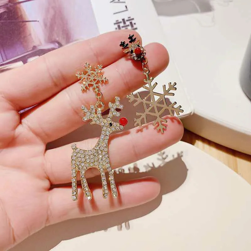 Delicate Elk Earrings for Women Girls Korean Sweet Snowflake Deer Drop Earring Female Year Jewelry Christmas Gift 241031