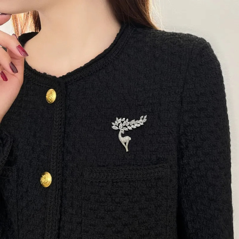 Fashion Full of Sika Deer Brooch Pin for Women Men Gold Plated Silver Color Crystal Animal Christmas Jewelry Gifts 241031