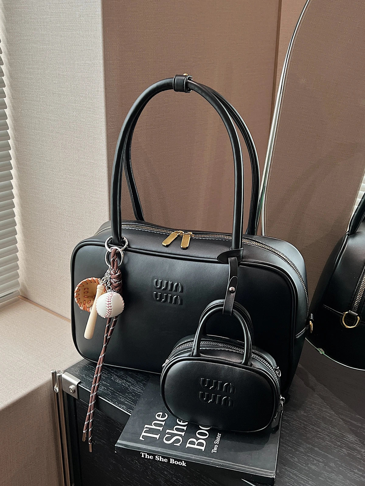 Retro large capacity bag for women autumnwinter work handbag pillow shoulder messenger 241029