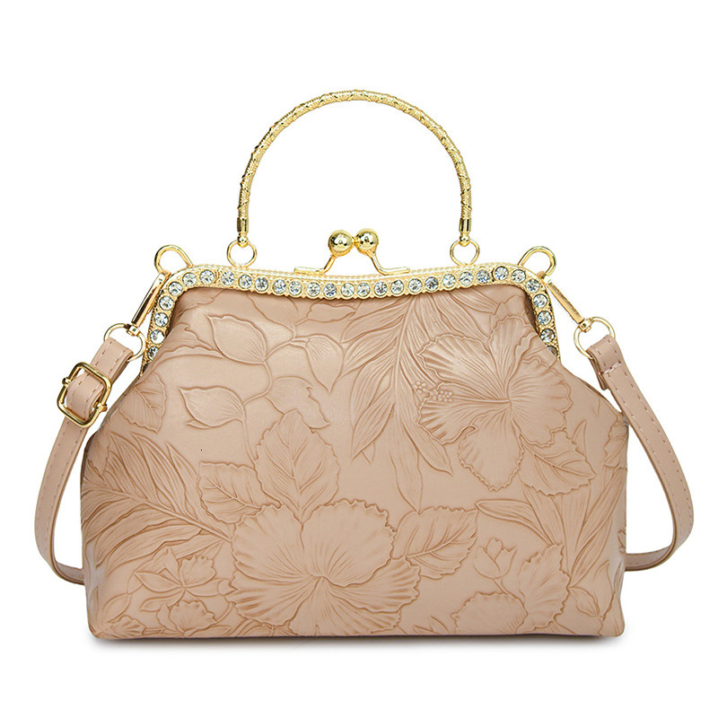 Fashion clip on banquet women's handbag 2024 new artistic Chinese style cheongsam middle-aged single shoulder crossbody bag