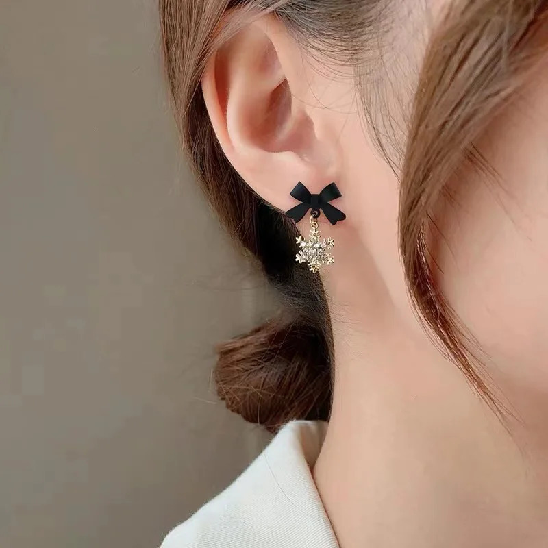 2023 Red Bow Knot Snowflakes Drop Earring for Women Christmas Santa Claus Snowman Earrings Girls Xmas Jewelry Gifts 241031