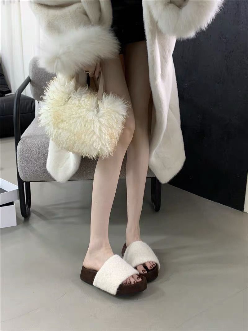 2024 New Flip-flops Female Summer Ins Fashion Fashion Outside To Wear Cleats Net Red Beach Sandals Spot