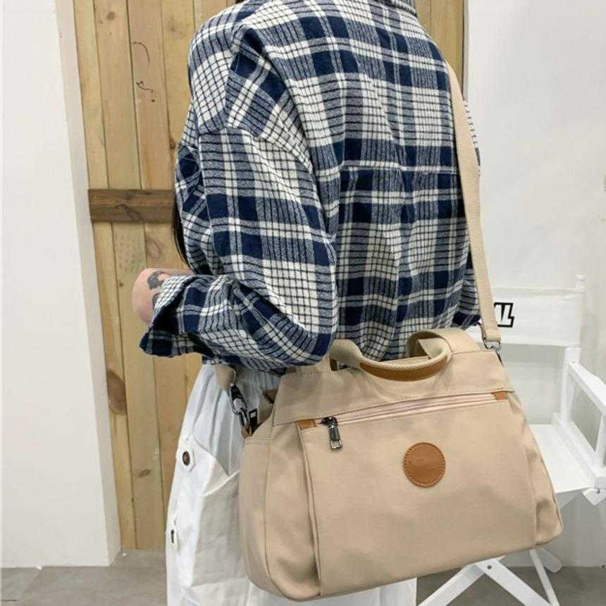 Shoulder Bags Fashion Leisure WoMens Bag WoMens Portable One Shoulder Messenger Bag WoMens Commuting Large Capacity Multi Compartment Bag 241015