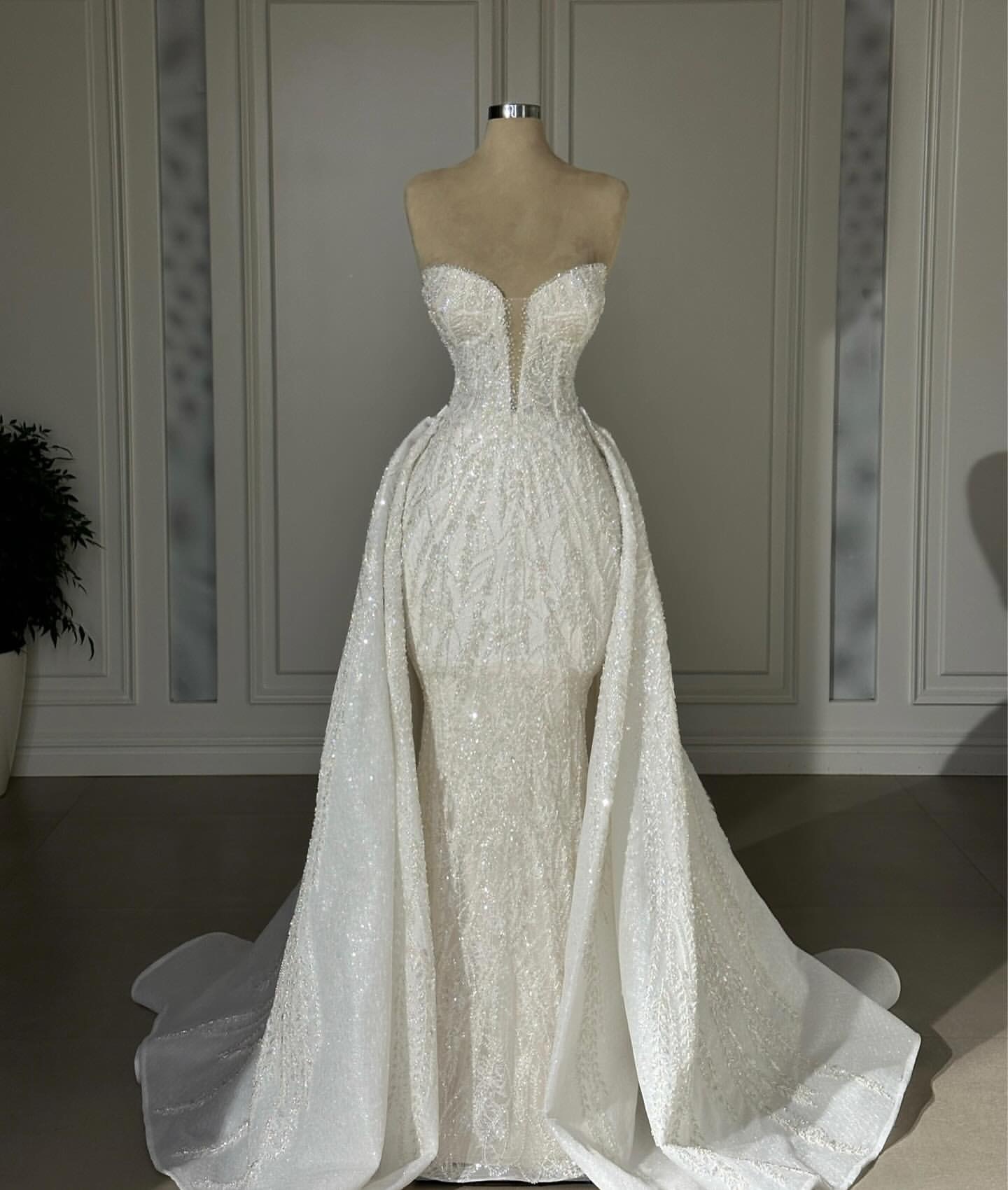 Elegant Chart Mermaid Wedding Dress With Overskirts Strapless Beading Lace Wedding Dresses Bridal Gowns Sweep Train Designer Robe De Mariage 0515