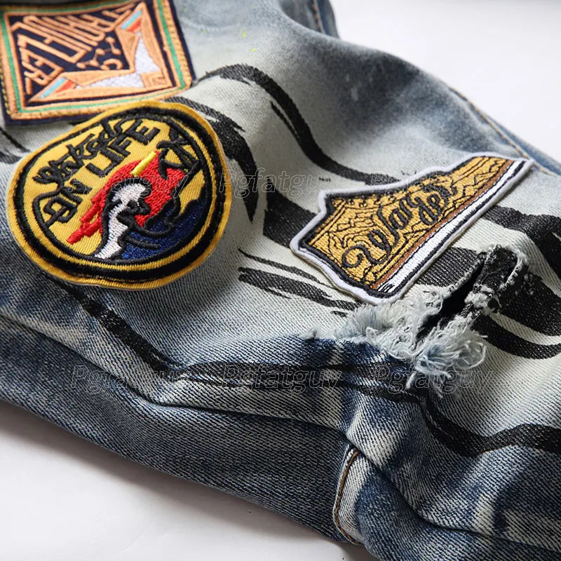 Mens embroidered badge denim jacket ripped jeans 2-piece set long sleeved jacket and stretch pants streetwear vintage blue hole 241030