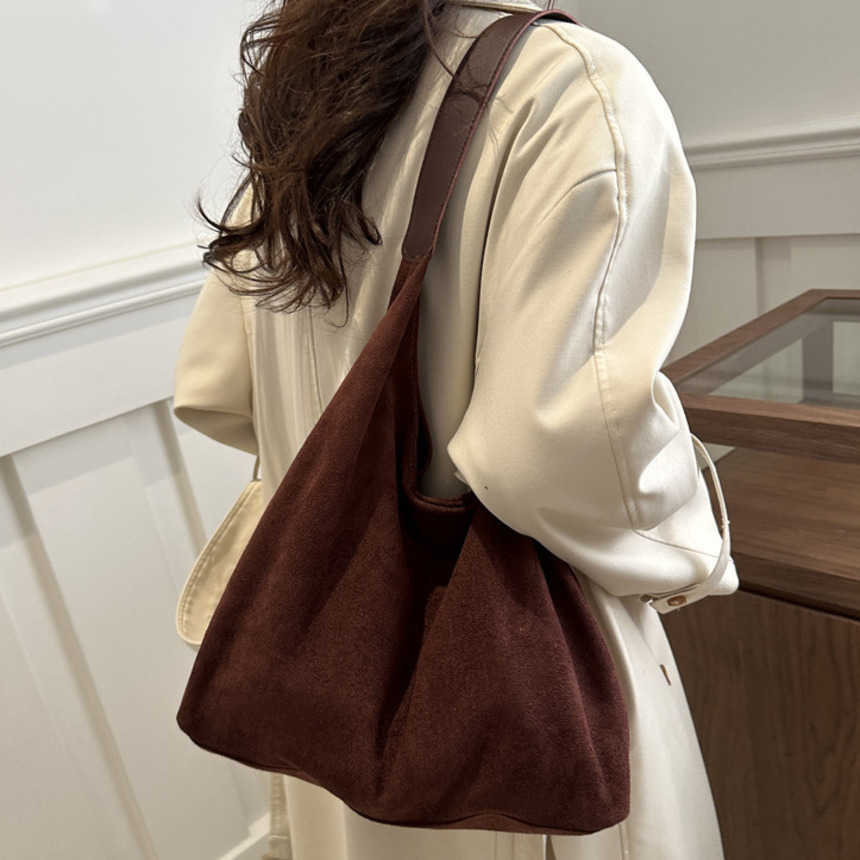 Shoulder Bags Matte Large Capacity Casual Commuter Tote Bag Fashion Personalized Underarm Tote Bag Simple Single Shoulder WoMens Bag 241015